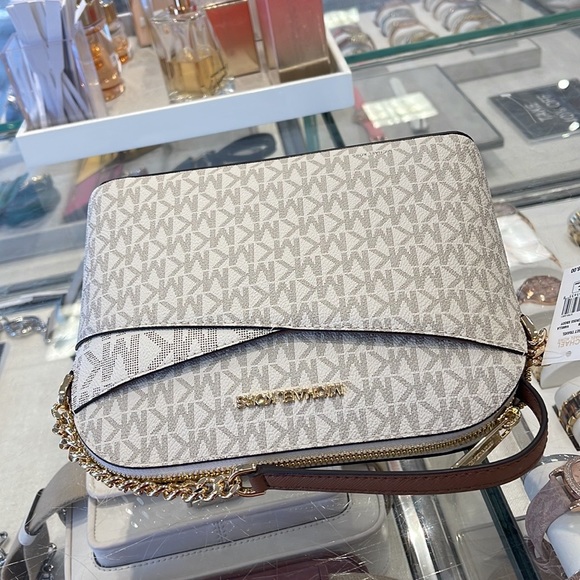 MICHAEL KORS Jet Set Medium Logo Dome Satchel Crossbody 
Vanilla 
NWT - Picture 13 of 16